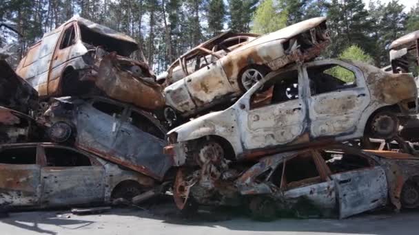 Guerra Ucrania Vertedero Disparos Coches Quemados Ciudad Irpen Cerca Kiev — Vídeo de stock