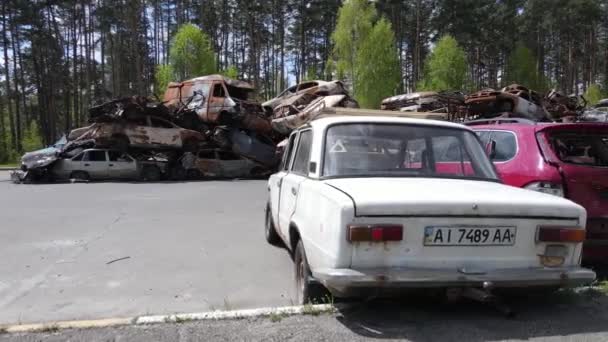 Guerra Ucraina Una Discarica Auto Sparate Bruciate Nella Città Irpen — Video Stock