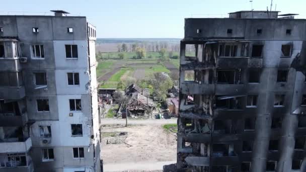 Consecuencias Guerra Edificio Residencial Ruinas Borodyanka Ucrania — Vídeo de stock