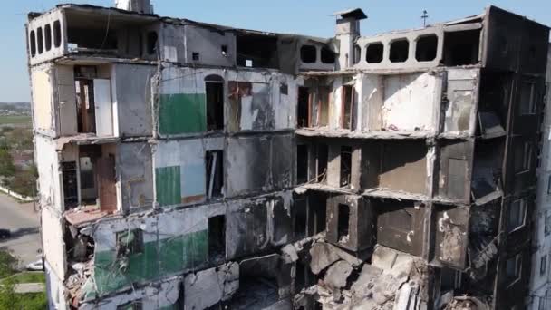 Συνέπειες Του Πολέμου Κατεστραμμένο Κτίριο Κατοικιών Στην Borodyanka Ουκρανία — Αρχείο Βίντεο