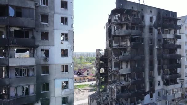 Consecuencias Guerra Edificio Residencial Ruinas Borodyanka Ucrania — Vídeo de stock