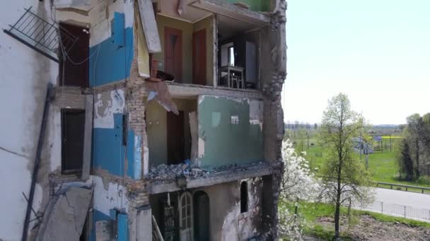Konsekvenser Kriget Förstört Bostadshus Borodyanka Ukraina — Stockvideo