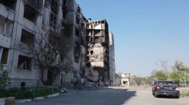 Ukrayna 'nın Kyiv bölgesindeki Borodyanka' daki harabe konut binası