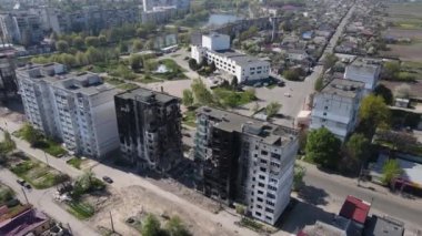 Ukrayna 'nın Kyiv bölgesindeki Borodyanka' daki harabe konut binası
