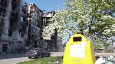 Ukrayna 'nın Kyiv bölgesindeki Borodyanka' daki harabe konut binası