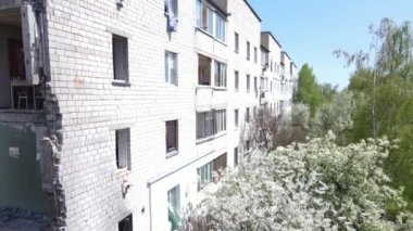 Ukrayna 'nın Kyiv bölgesindeki Borodyanka' daki harabe konut binası