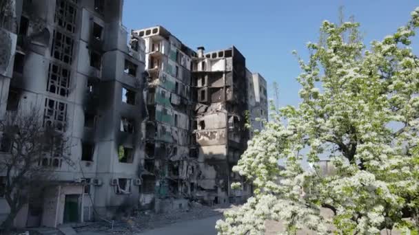 전쟁으로 파괴된 우크라이나 주거용 — 비디오