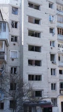 Ukrayna 'nın Kyiv bölgesindeki Borodyanka' daki harabe konut binası