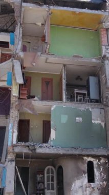 Ukrayna 'nın Kyiv bölgesindeki Borodyanka' daki harabe konut binası