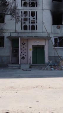 Ukrayna 'nın Kyiv bölgesindeki Borodyanka' daki harabe konut binası