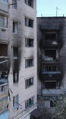 Ukrayna 'nın Kyiv bölgesindeki Borodyanka' daki harabe konut binası