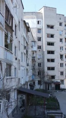 Ukrayna 'nın Kyiv bölgesindeki Borodyanka' daki harabe konut binası