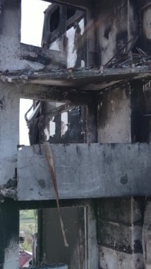 Ukrayna 'nın Kyiv bölgesindeki Borodyanka' daki harabe konut binası