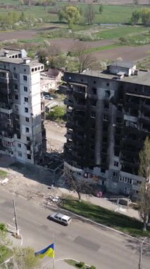 Ukrayna 'nın Kyiv bölgesindeki Borodyanka' daki harabe konut binası