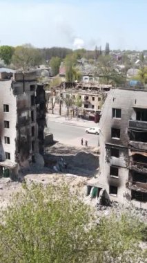 Ukrayna 'nın Kyiv bölgesindeki Borodyanka' daki harabe konut binası