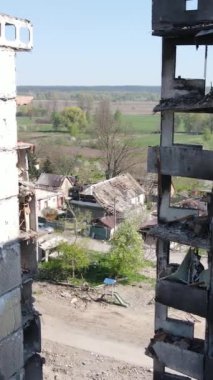 Ukrayna 'nın Kyiv bölgesindeki Borodyanka' daki harabe konut binası