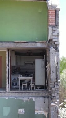 Ukrayna 'nın Kyiv bölgesindeki Borodyanka' daki harabe konut binası