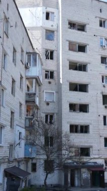 Ukrayna 'nın Kyiv bölgesindeki Borodyanka' daki harabe konut binası