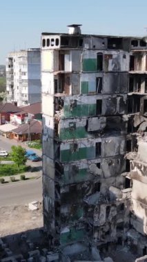 Ukrayna 'nın Kyiv bölgesindeki Borodyanka' daki harabe konut binası