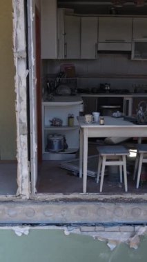 Ukrayna 'nın Kyiv bölgesindeki Borodyanka' daki harabe konut binası