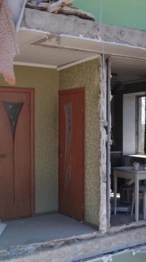 Ukrayna 'nın Kyiv bölgesindeki Borodyanka' daki harabe konut binası