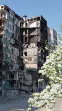 Ukrayna 'nın Kyiv bölgesindeki Borodyanka' daki harabe konut binası