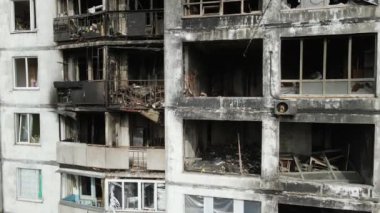 Ukrayna, Kyiv 'de yanmış ve yıkılmış bir ev.