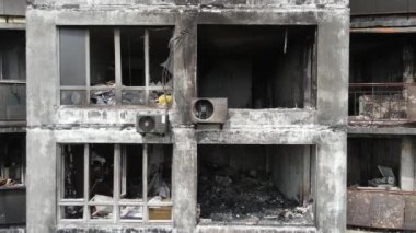 Ukrayna, Kyiv 'de yanmış ve yıkılmış bir ev.