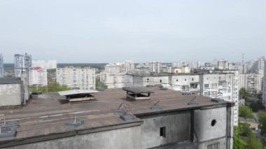 Ukrayna, Kyiv 'de yanmış ve yıkılmış bir ev.