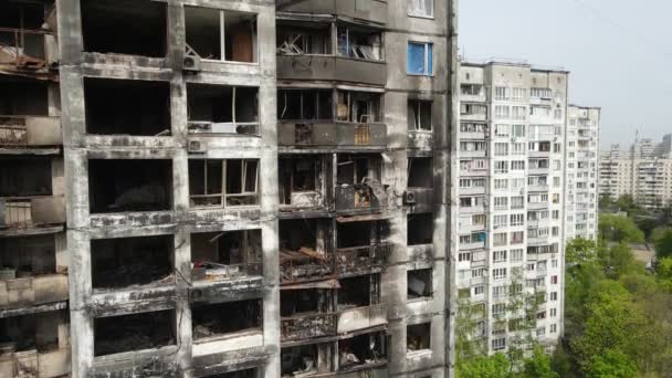 Spálený Zničený Dům Kyjevě Ukrajina — Stock video