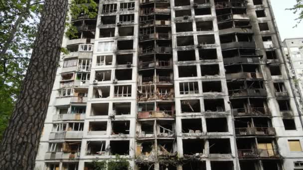 Membakar Dan Menghancurkan Rumah Kyiv Ukraina — Stok Video