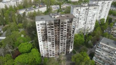 Ukrayna, Kyiv 'de yanmış ve yıkılmış bir ev.