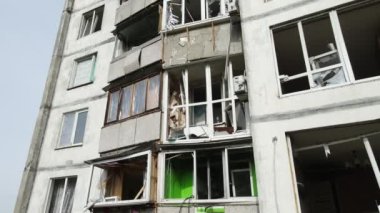 Ukrayna, Kyiv 'de yanmış ve yıkılmış bir ev.