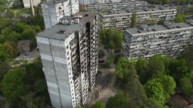 Ukrayna, Kyiv 'de yanmış ve yıkılmış bir ev.