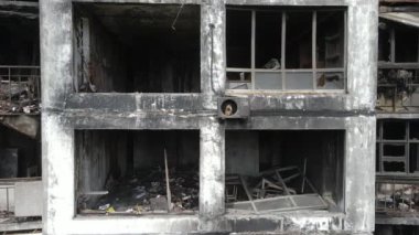 Ukrayna, Kyiv 'de yanmış ve yıkılmış bir ev.