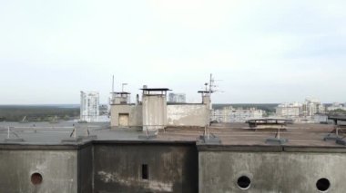 Ukrayna, Kyiv 'de yanmış ve yıkılmış bir ev.