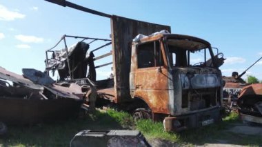 Ukrayna 'daki savaş - Bucha' daki askeri donanım yok edildi