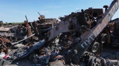 Ukrayna 'daki savaş - Bucha' daki askeri donanım yok edildi