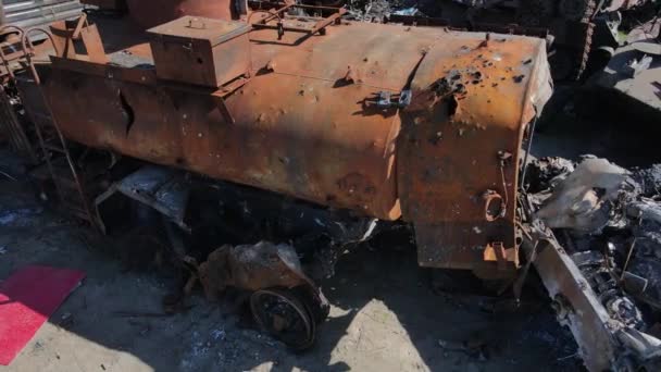 Oorlog Oekraïne Vernietigde Militaire Hardware Bucha — Stockvideo
