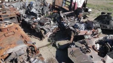 Ukrayna 'daki savaş - Bucha' daki askeri donanım yok edildi