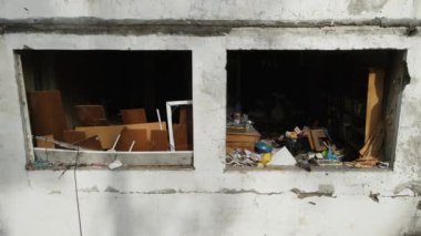 Ukrayna 'da savaş - Kyiv' de yanmış ve yıkılmış evler