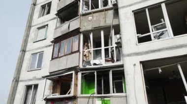 Ukrayna 'da savaş - Kyiv' de yanmış ve yıkılmış evler