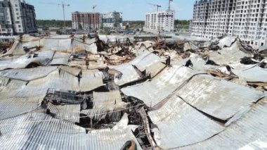 Bucha, Ukrayna 'da savaştan zarar görmüş bir alışveriş merkezi.