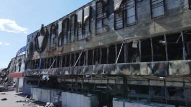 Bucha, Ukrayna 'da savaştan zarar görmüş bir alışveriş merkezi.