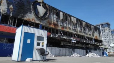 Bucha, Ukrayna 'da savaştan zarar görmüş bir alışveriş merkezi.