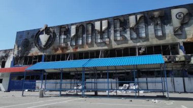 Bucha, Ukrayna 'da savaştan zarar görmüş bir alışveriş merkezi.