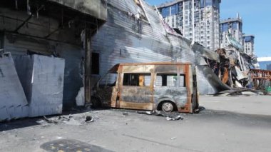 Bucha, Ukrayna 'da savaştan zarar görmüş bir alışveriş merkezi.
