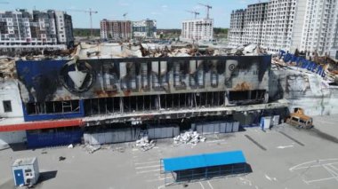 Bucha, Ukrayna 'da savaştan zarar görmüş bir alışveriş merkezi.