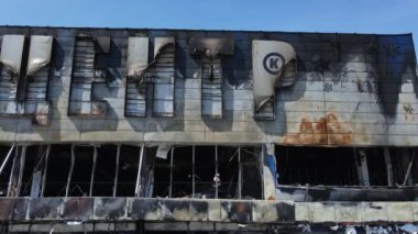 Bucha, Ukrayna 'da savaştan zarar görmüş bir alışveriş merkezi.