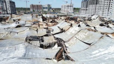 Bucha, Ukrayna 'da savaştan zarar görmüş bir alışveriş merkezi.